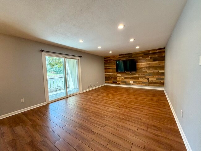 Building Photo - 5005 Georgi Ln