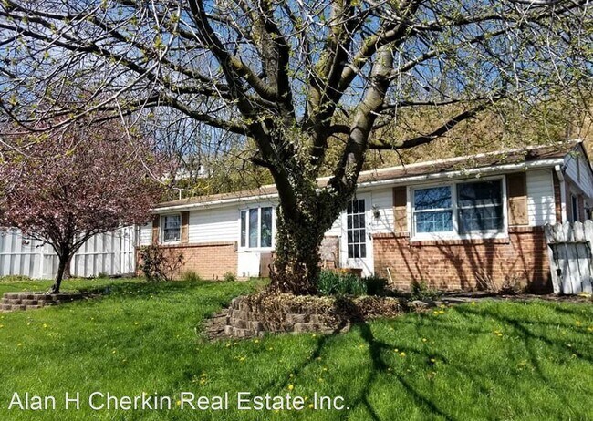 Building Photo - 2 br, 1 bath House - 15 W Newport Rd