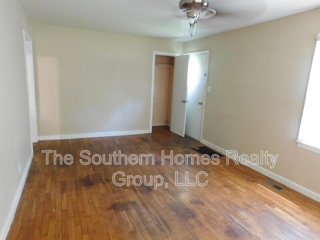 Foto del edificio - 1704 Shady Dr