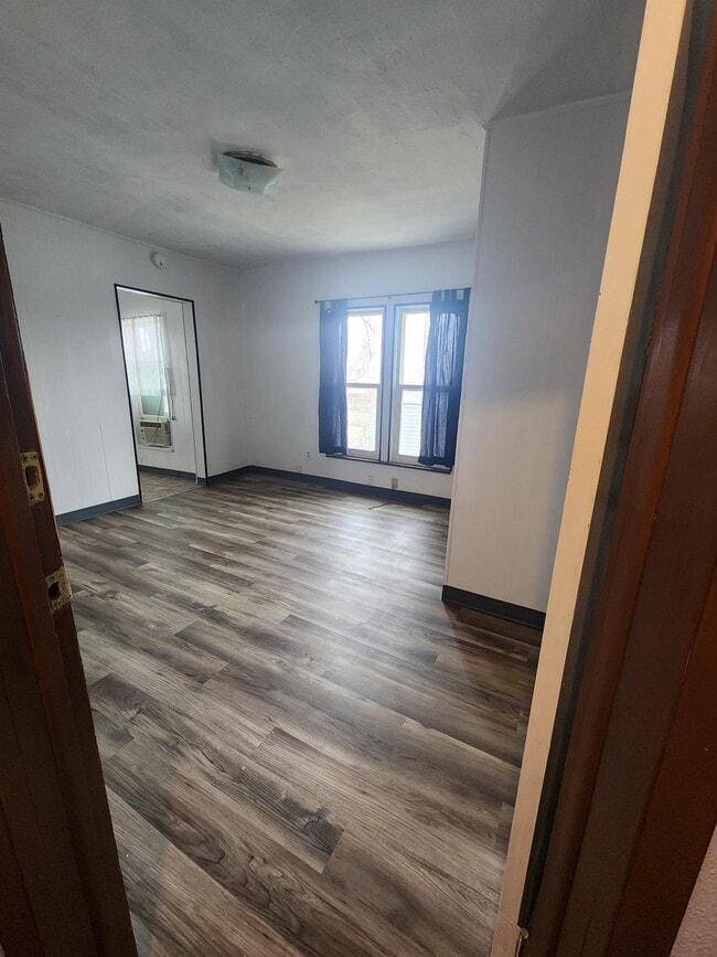 Building Photo - 403 Meeker St