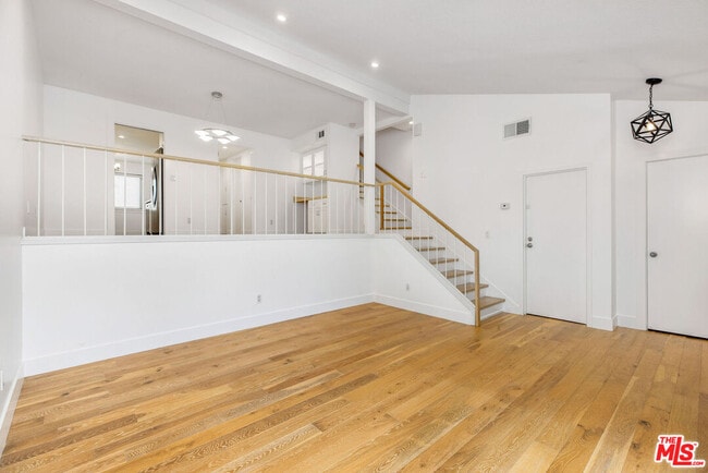 Foto del edificio - 13107 Mindanao Wy