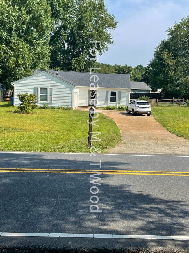 Building Photo - 12917 Idlewild Rd