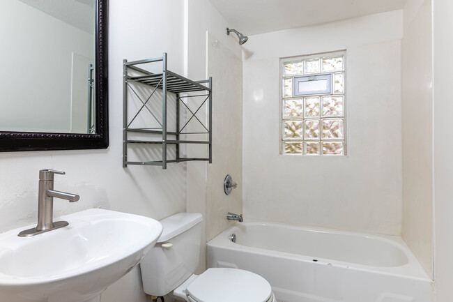 Upstairs bathroom - 7923 S Rock Hill Rd