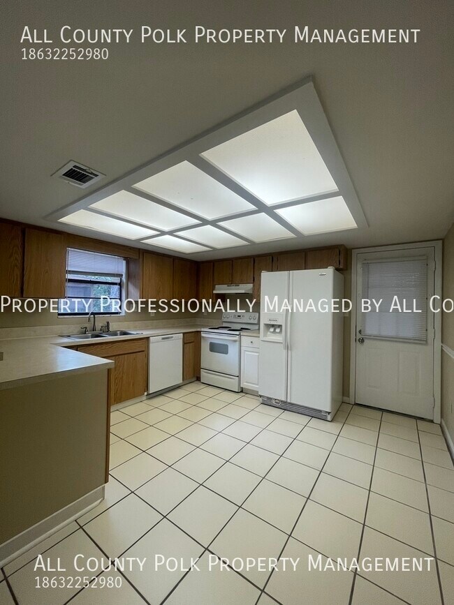Building Photo - Delightful 2 Bedroom Duplex For Rent in So...