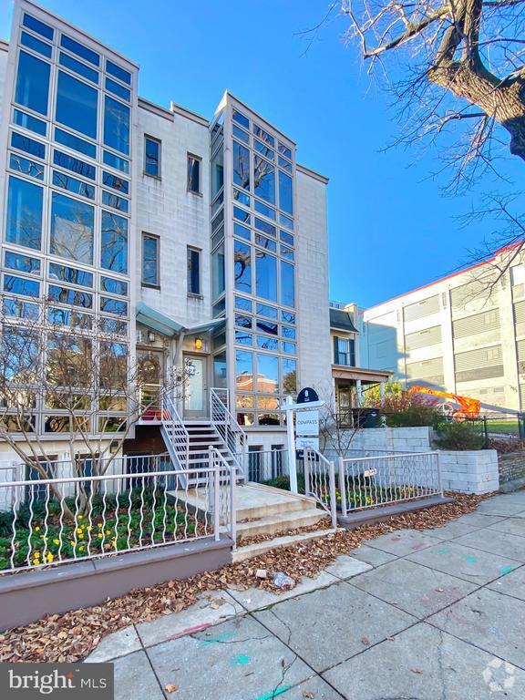 Building Photo - 211 R St NE