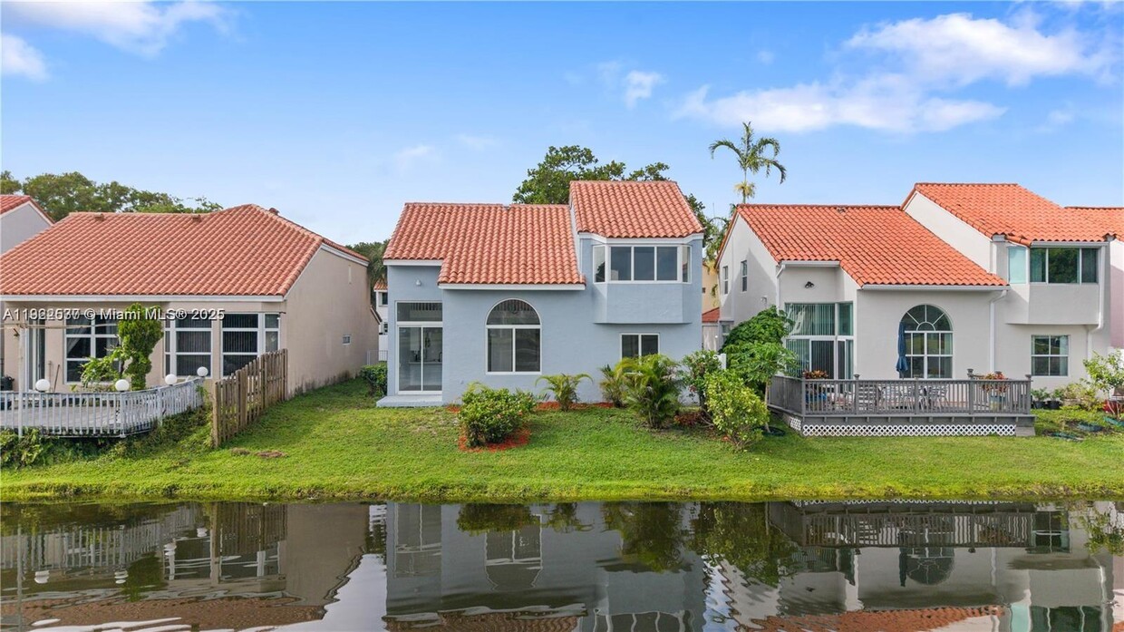 Foto principal - 3835 Lombardy St