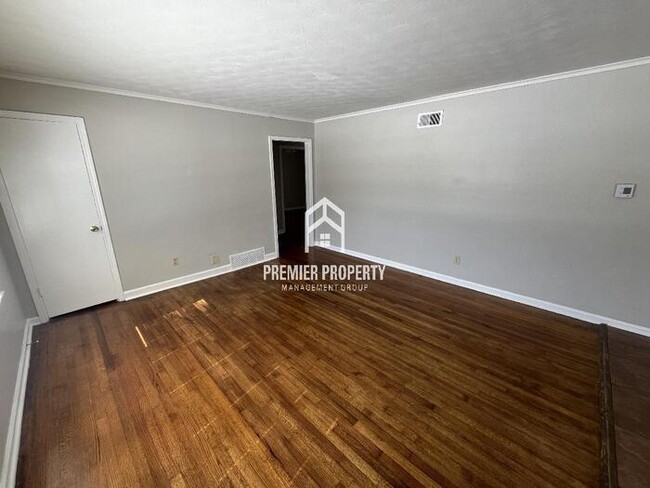 Foto del edificio - 3002 Cromwell Ave