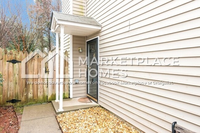 Foto del edificio - 2733 St Charles Ln NW