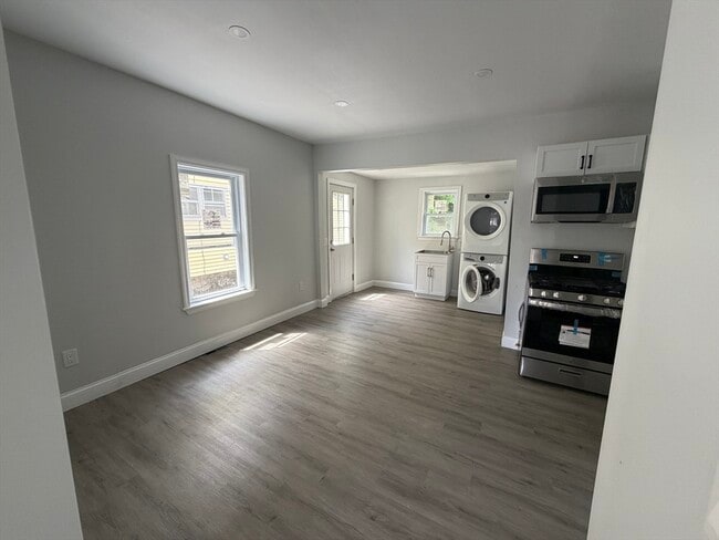 Building Photo - 75 Draper Ave