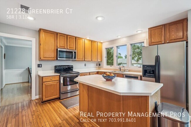 Foto del edificio - 21228 Greenbrier Ct