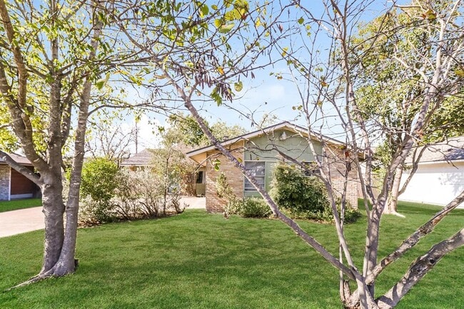 Foto del edificio - 8116 Exmoor Dr