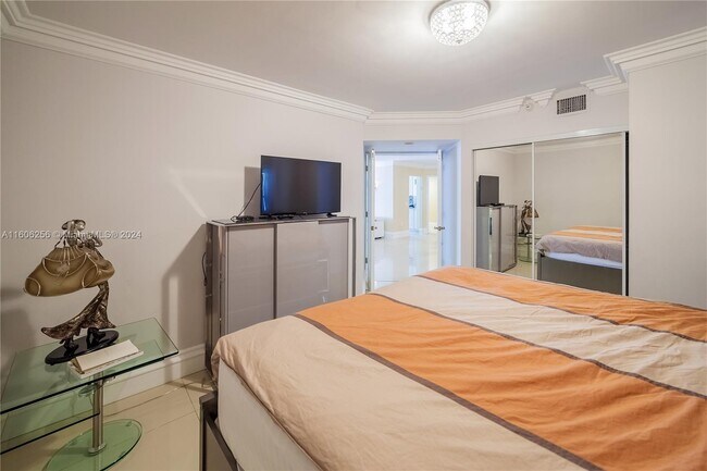 Foto del edificio - 16711 Collins Ave