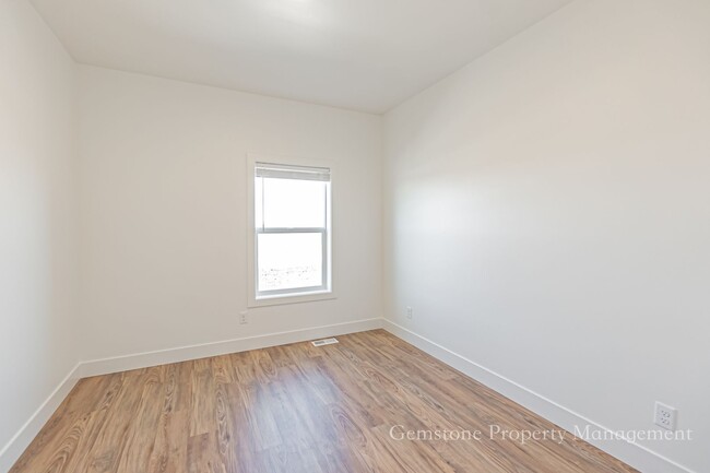 Foto del edificio - Darling 3 Bed 2.5 Bath Townhome located in...