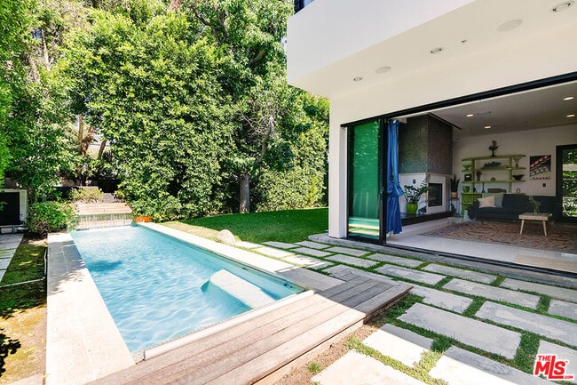 Building Photo - 4233 Shadyglade Ave