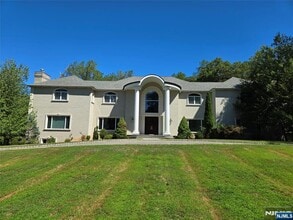 Building Photo - 95 Fox Hedge Rd