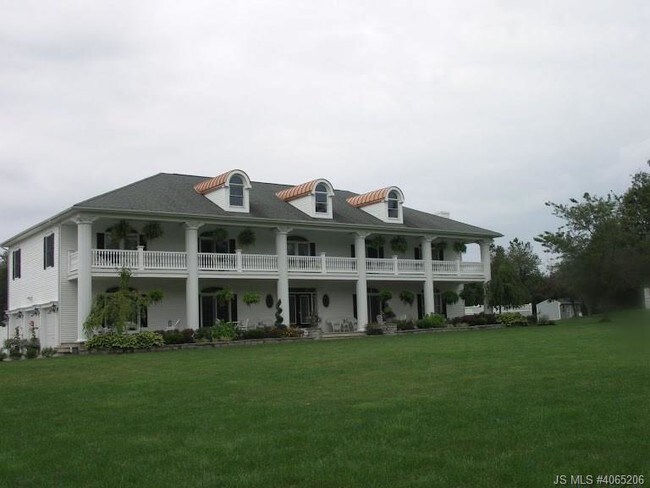 Building Photo - 171 Beachview Ave