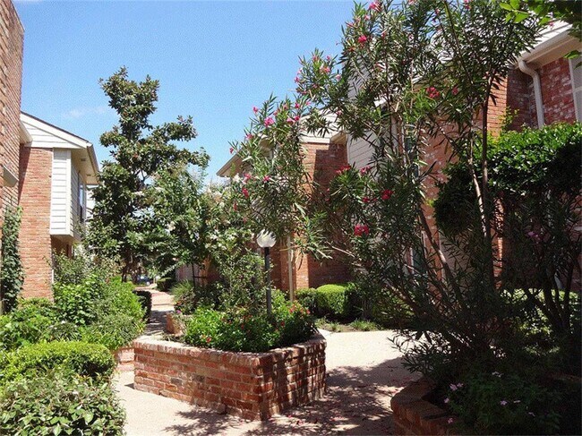 Building Photo - 5911 Woodway Place Ct