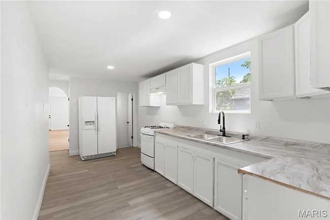 Building Photo - Totally Renovated & Totally Adorable