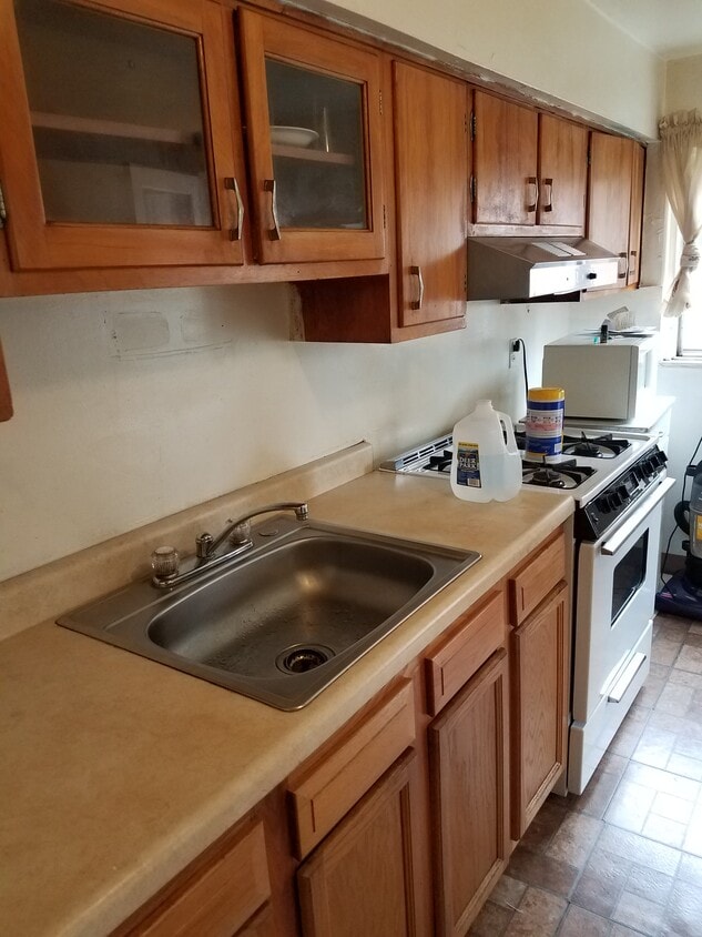 kitchen - 10 Cable Pl (Pittsburgh, PA)