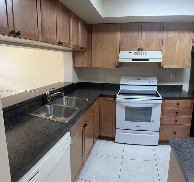 Foto del edificio - 7885 NW 7th Ct