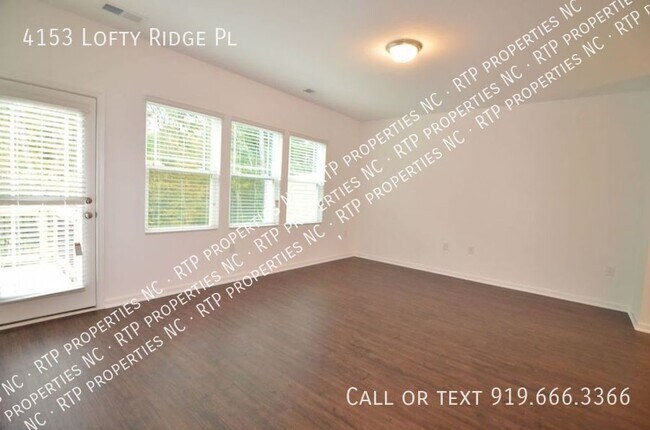 Building Photo - Beautiful, LARGE 3 bedroom, 3 1/2 bath tow...