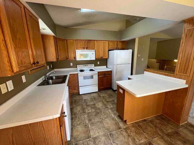 Foto del edificio - 4525 Snowy Ln NW