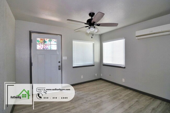 Foto del edificio - 4680 Meade St