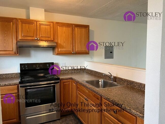 Building Photo - 35 Roberts St