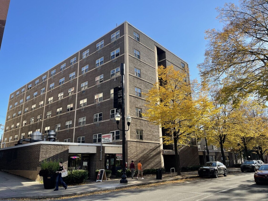 Primary Photo - Two Bedroom, 1.5 Bath in Beaver Plaza