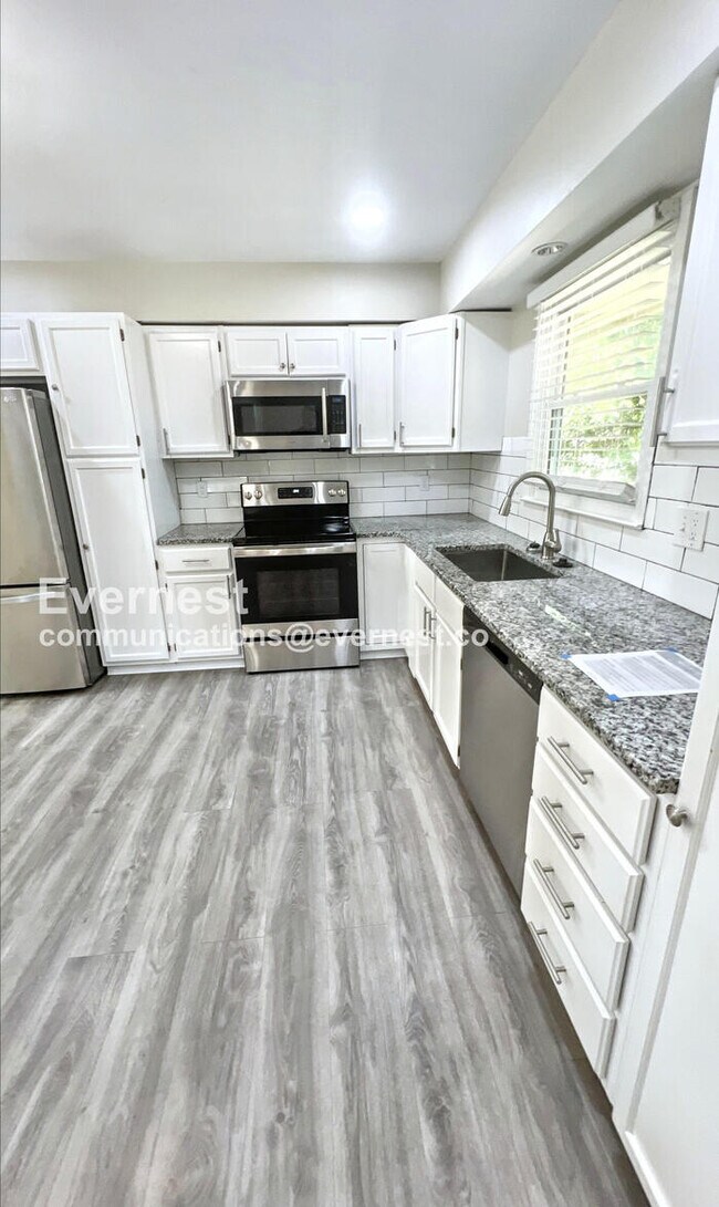 Building Photo - 7408 NW 78th St