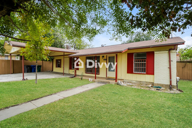 Building Photo - 2219 Palomino Dr, San Antonio, TX 78227