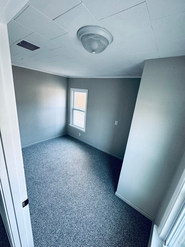 Bedroom - 1220 Moore St