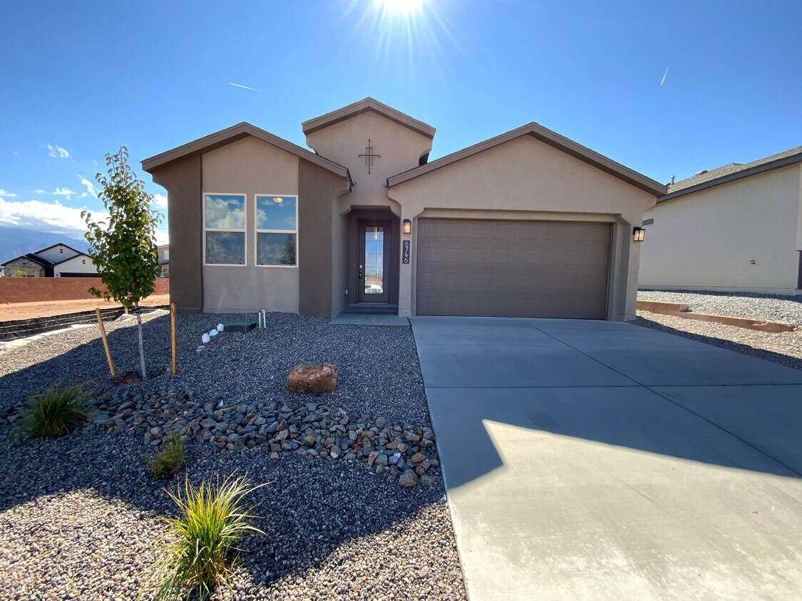 Primary Photo - 3 Bedroom Single Story New Build in Lomas ...
