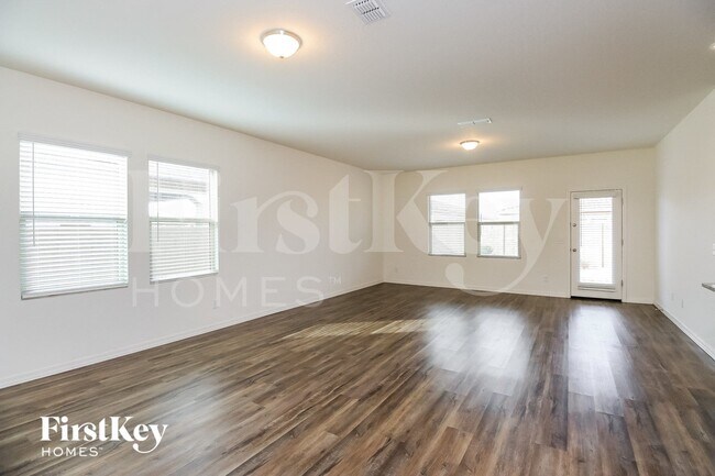 Foto del edificio - 370 W Powell Dr