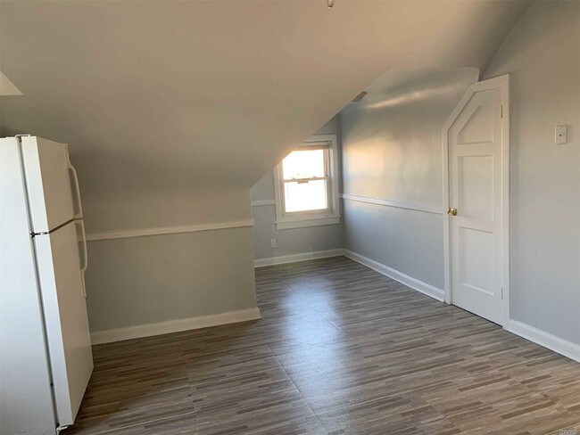 Building Photo - 109 Roberta St