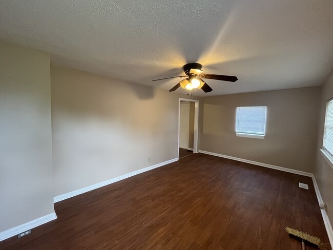 Foto del edificio - 1077 Williston Rd