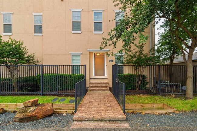 Foto del edificio - 4111 Allen St