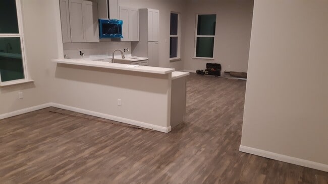 Building Photo - 21 Latham