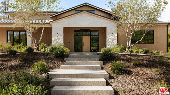 Foto del edificio - 5287 Round Meadow Rd