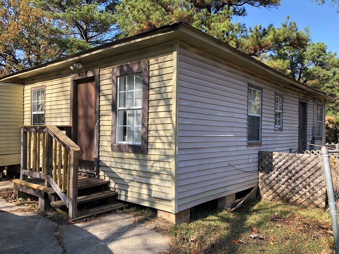 Primary Photo - Section 8/Housing Voucher Accepted*