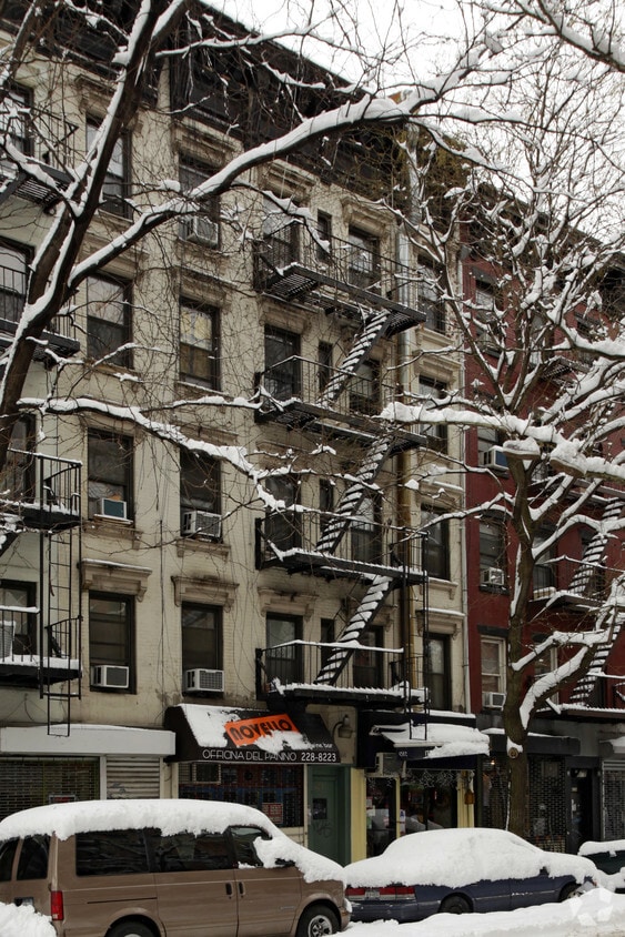 Building Photo - 438 E 9th St