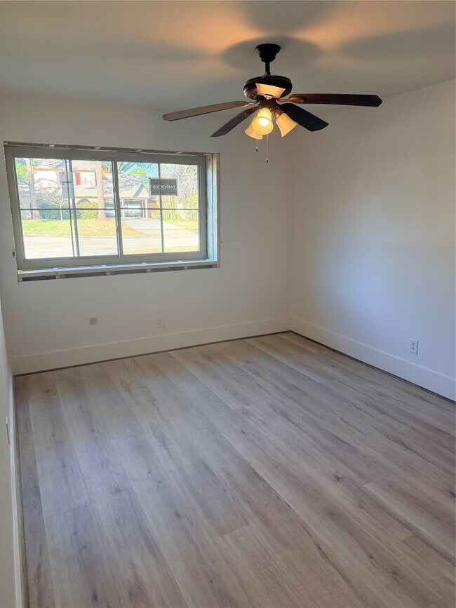 Building Photo - 1906 Shadow Bend Dr