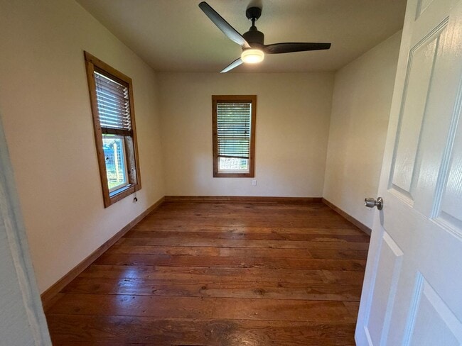 Building Photo - 2 Bedroom 1.5 bath single family home