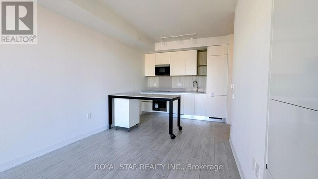 Building Photo - 39 Mary St