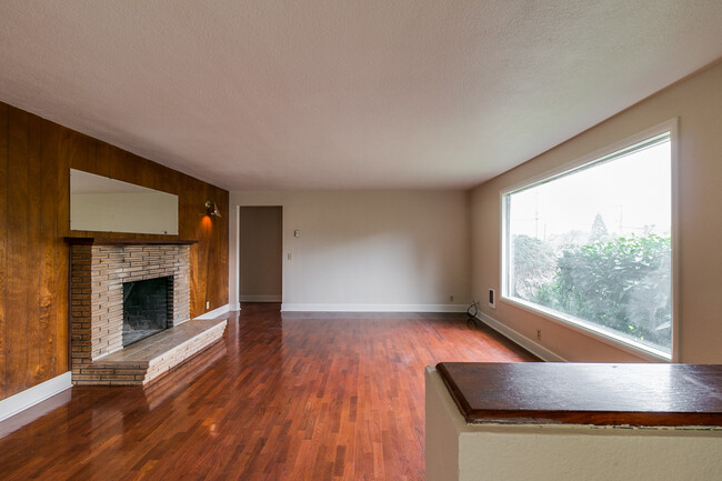 Foto del edificio - 3-Bedroom, 1-Bath duplex In Eugene South H...