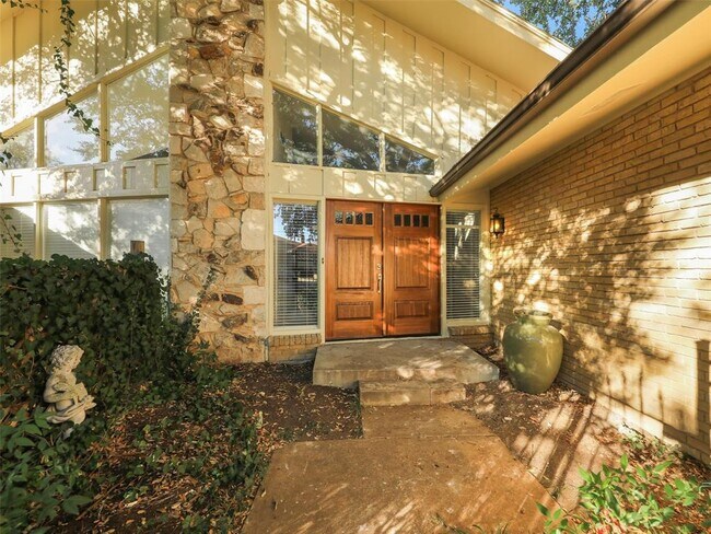 Building Photo - 9016 Villa Park Cir