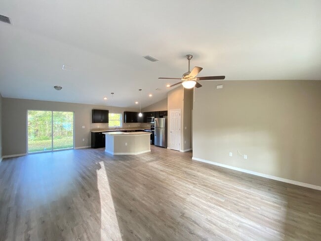 Foto del edificio - Custom Home - Desirable SW Dunnellon Neigh...