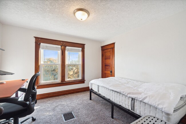 Foto del edificio - 1800 Herbert St