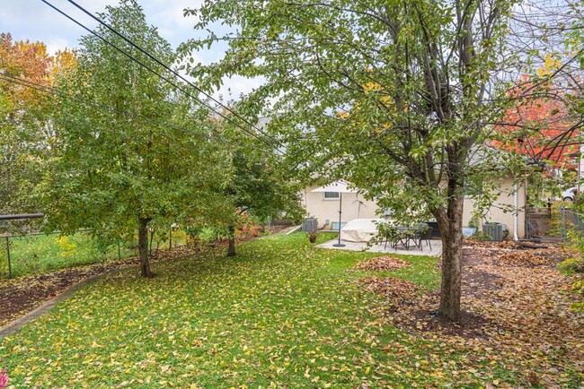 Spacious Backyard - 3516 Pillsbury Ave S