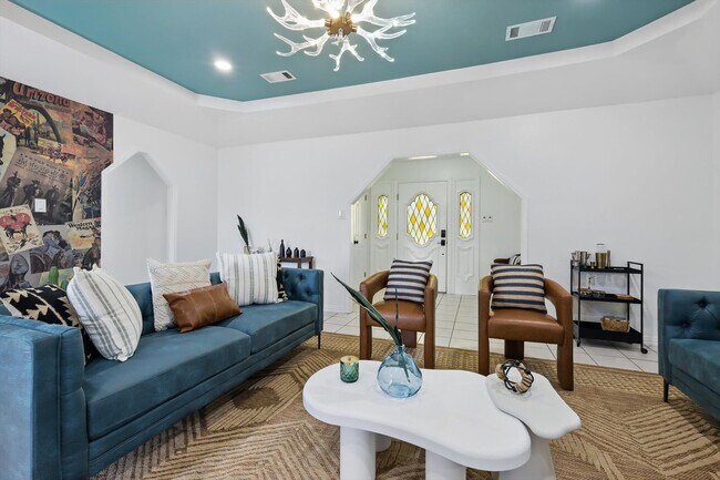 Building Photo - 328 Shawnee Trail